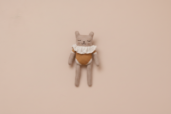 Gatinha Ocre - Boneca em Lã de Alpaca